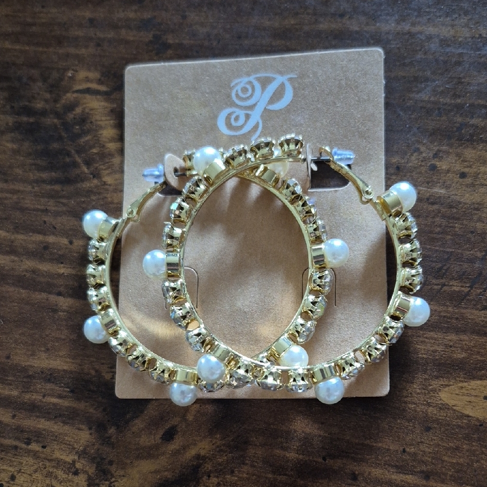 Elegant Gold and Pearl Hoop Earrings